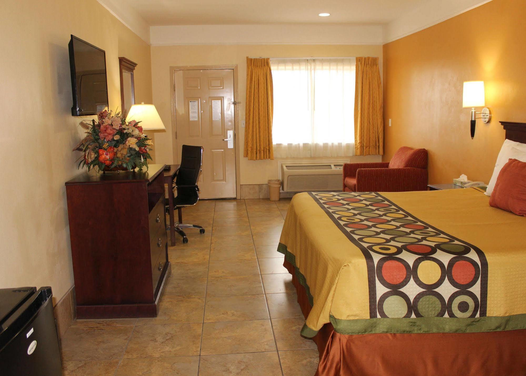 Texas Inn & Suites Mcallen At La Plaza Mall And Airport McAllen Exterior foto