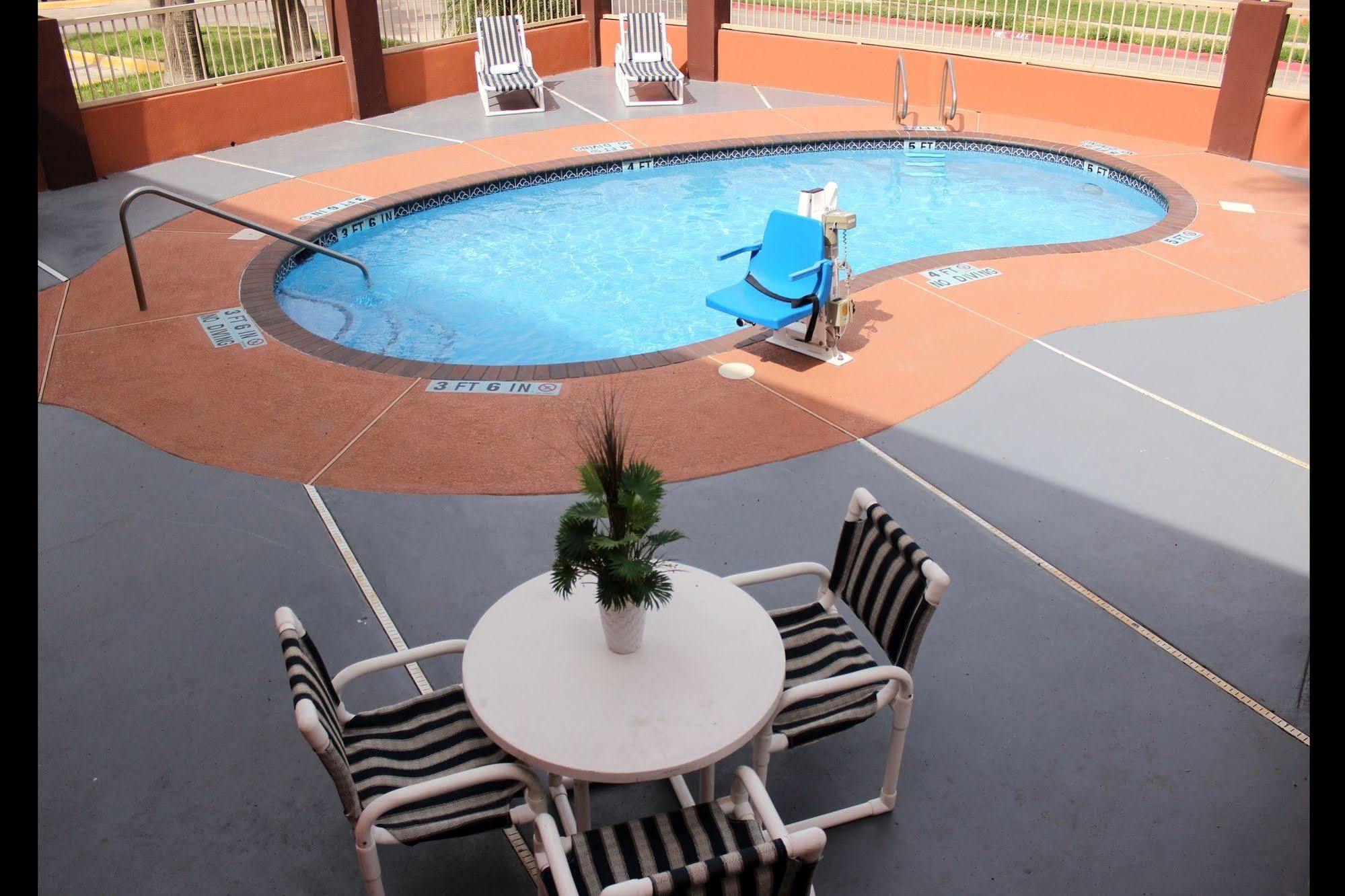 Texas Inn & Suites Mcallen At La Plaza Mall And Airport McAllen Exterior foto